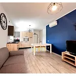 Terry Columbus Apartment Rom